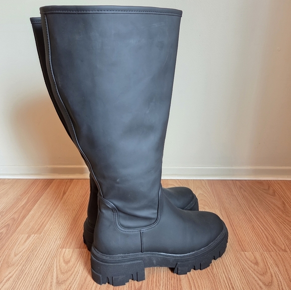 ASOS DESIGN Wide Curve Fit Carla Chunky Knee Waterproof Boots in Black Size 10W - Picture 8 of 16